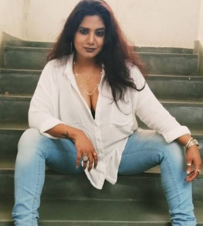kavita with jeans ullu actress